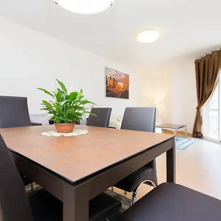 Apartment Central *